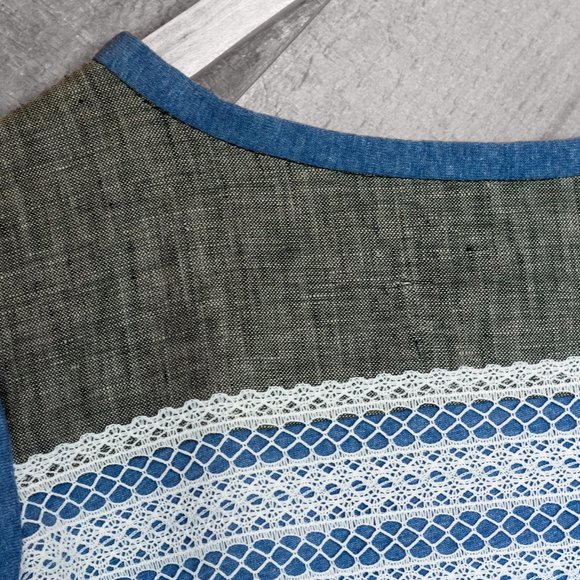 medium blue tee shirt with lace - Picture 4 of 5